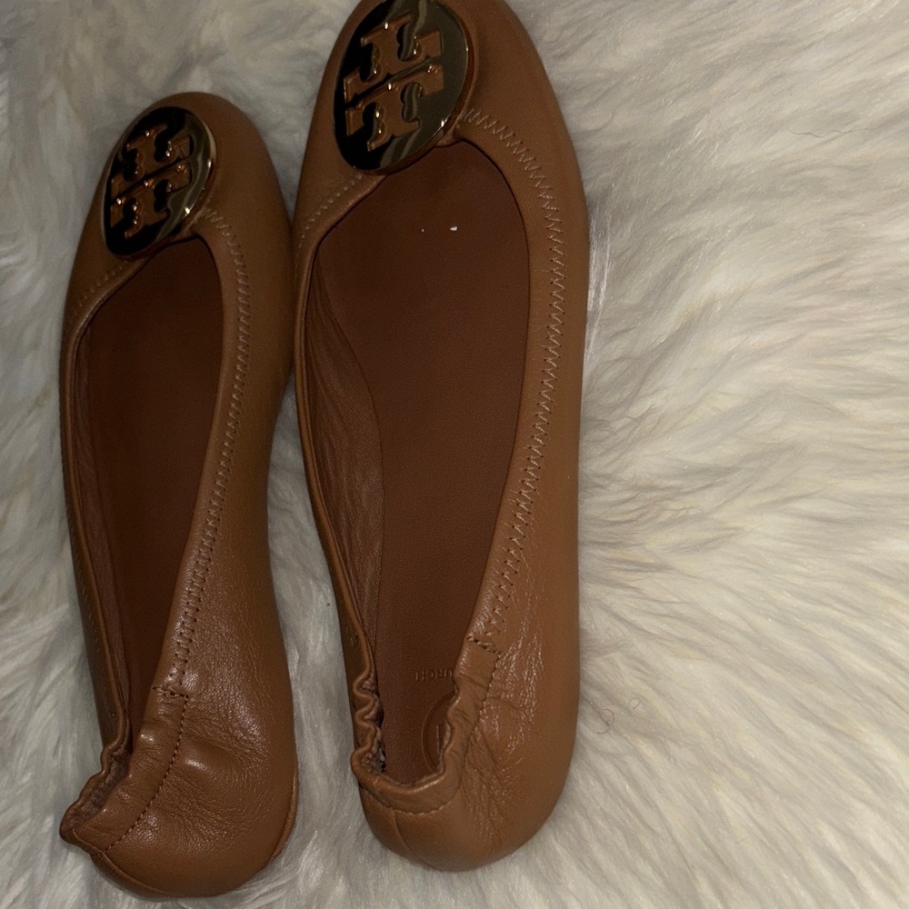 Tory Burch Tan Leather Logo Ballet Flats - Picture 3 of 9